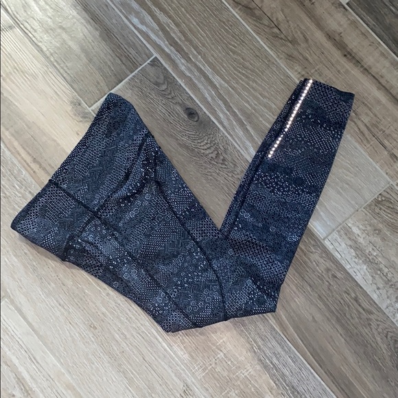 Lululemon Fast n Free Sz 4 like New - Picture 4 of 7